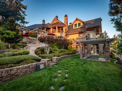 Lottery Winner's California Estate Got a $19 Million Price  .